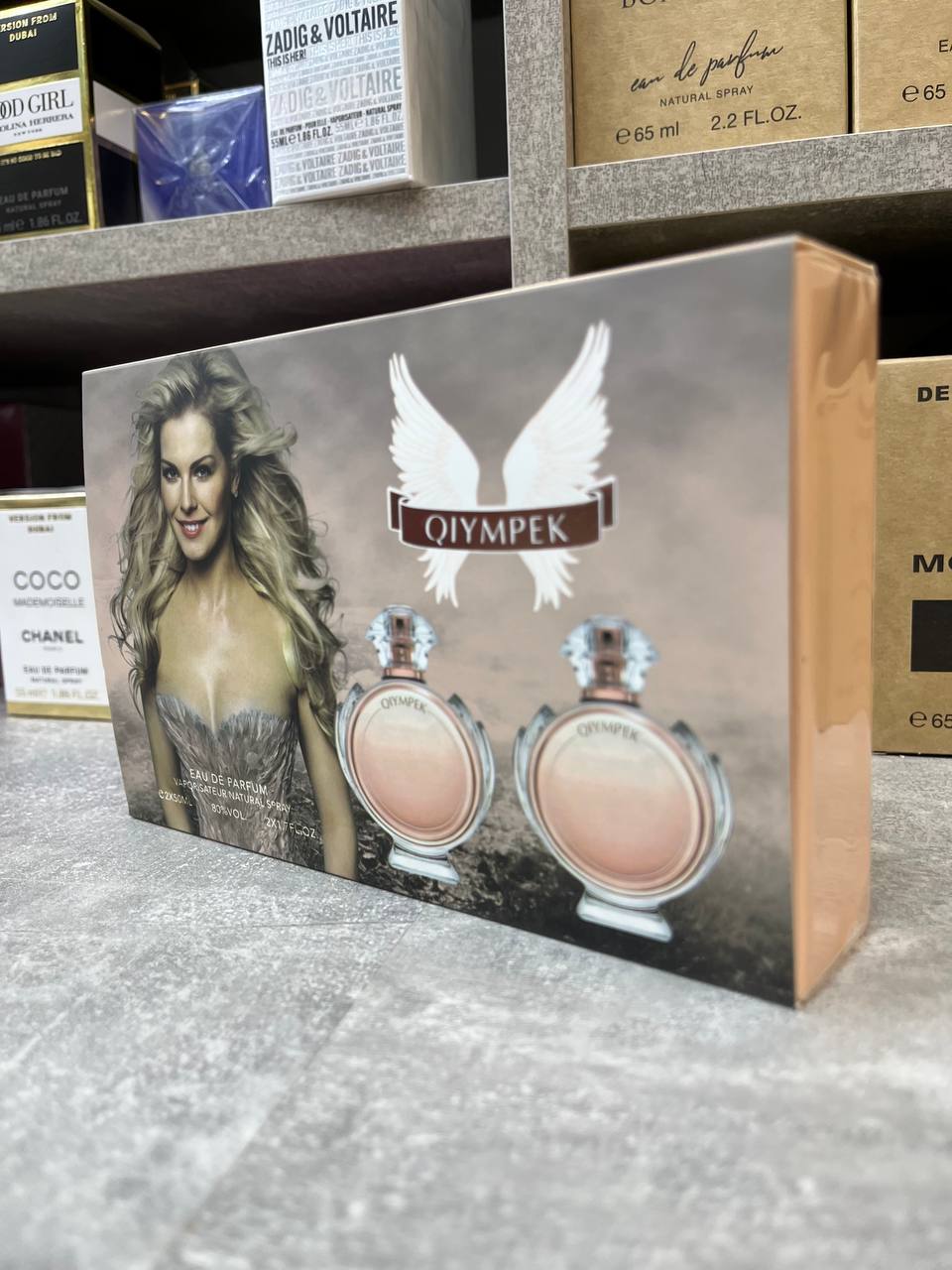 Подарочный набор парфюмерии QIYMPEK имитирует дизайн аромата Olympea от Paco Rabanne, представленный в флаконах в форме лаврового венка — изображение 3
