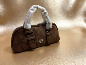 Коричневая женская сумка-багет Pinko Escape из натуральной замши