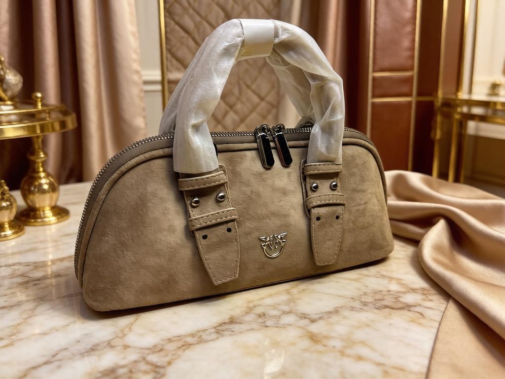 Женская замшевая сумка-багет Pinko Bowling Bag, бежевая