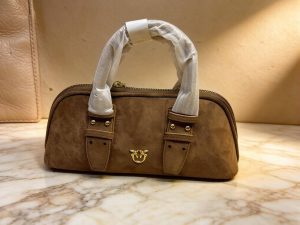 Коричневая женская сумка-багет Pinko Escape из натуральной замши