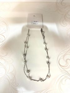 Двойное серебристое колье с жемчугом и бусинами со стразами