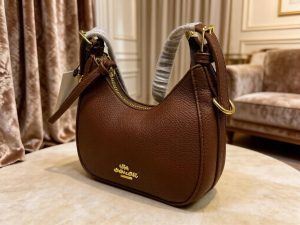 Кожаная сумка-хобо Coach 7307 Mini в кофейном цвете (Coffee)