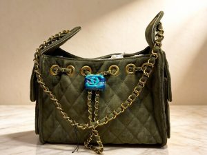 Стеганая замшевая сумка в стиле Chanel (хаки)