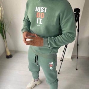 Спортивные костюмы